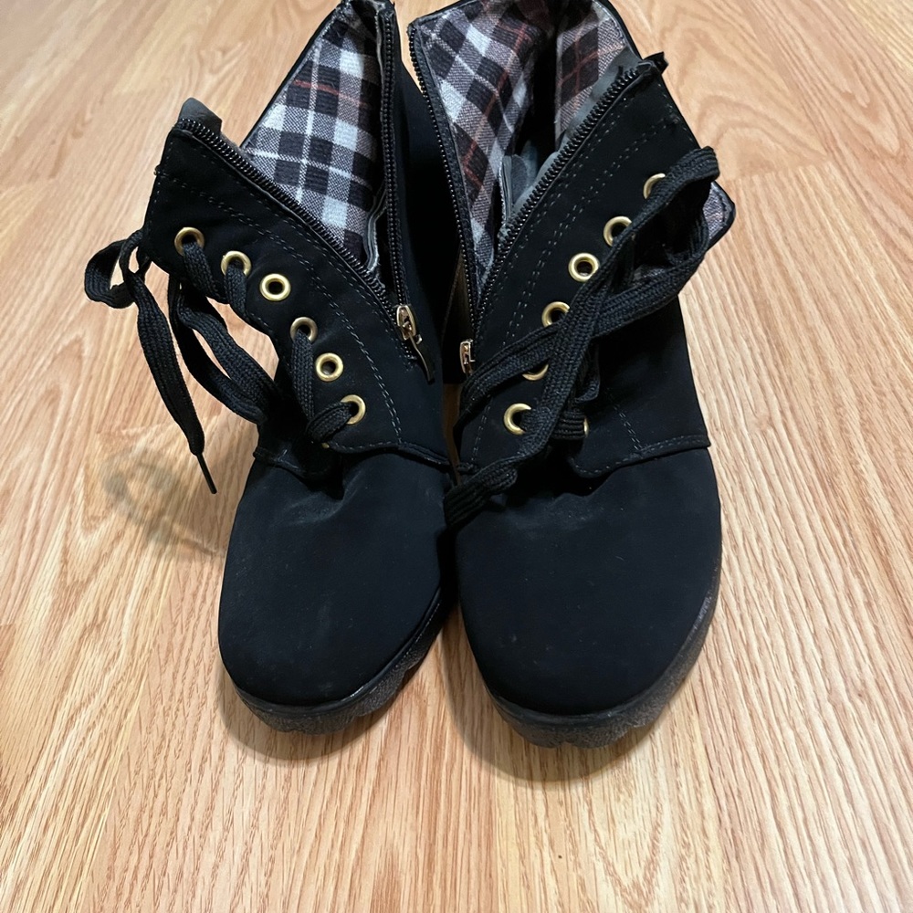 Used heeled booties size 8